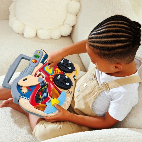 Hape Игрушка бизиборд "Цвета и формы" Маленький гонщик