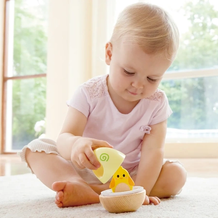 Hape Игрушка Неваляшка домик для цыпленка