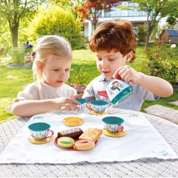 Hape Игровой набор "Делюкс комплект" игрушечной посуды и еды в чемоданчике Время чаепития