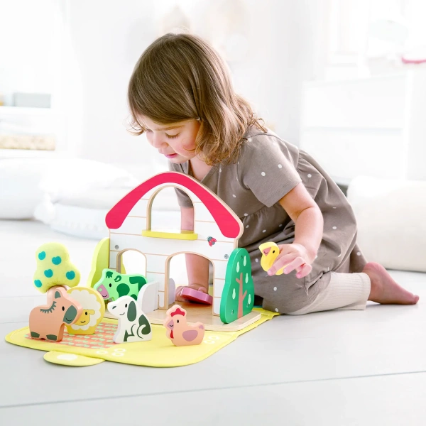 Hape Развивающая игрушка для детей "На ферме", коврик и фигурки животных
