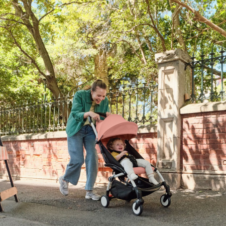 Stokke YOYO3 White Ginger белая рама и розовый прогулочный блок