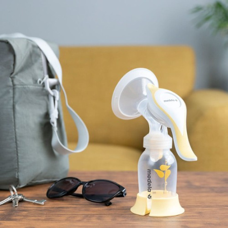 Medela Молокоотсос  HARMONY Essentials (бутылочка 150 мл ,соска сил,4 пакета д/сброса)