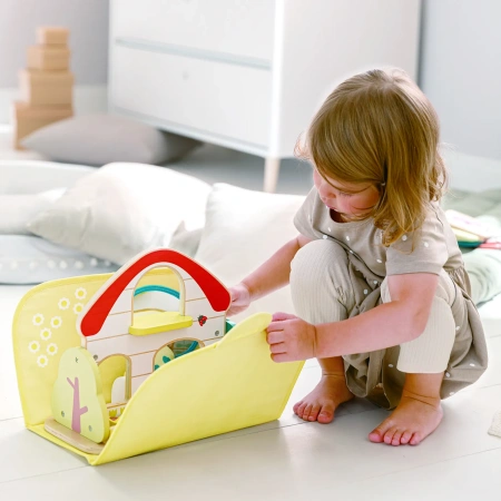 Hape Развивающая игрушка для детей "На ферме", коврик и фигурки животных