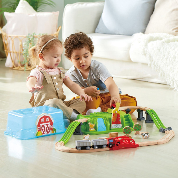 Hape Игровой набор Железная дорога, сельский поезд