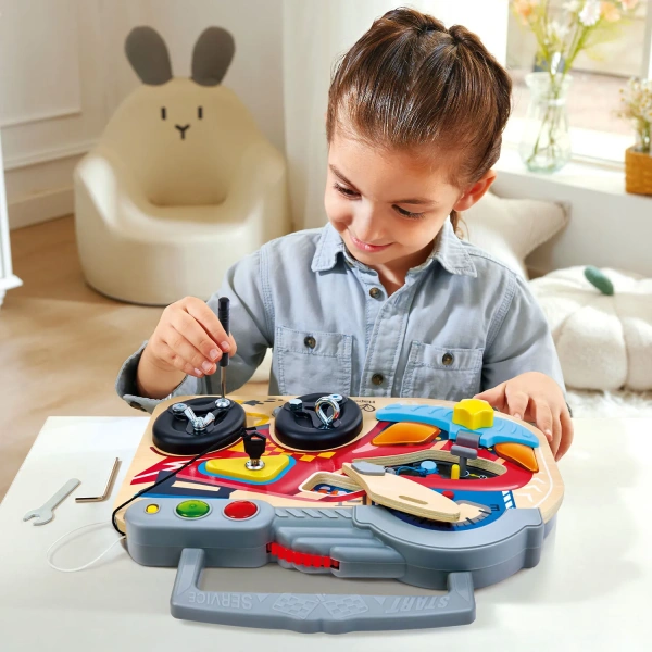 Hape Игрушка бизиборд "Цвета и формы" Маленький гонщик